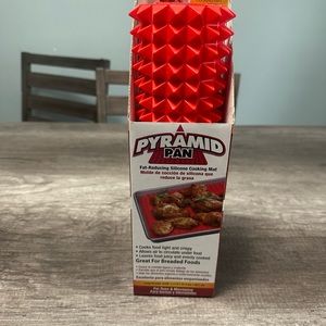 Pyramid Pan Silicone Cooking Mat Fat Reducing, Large 16.25" × 11.50"
New in Box